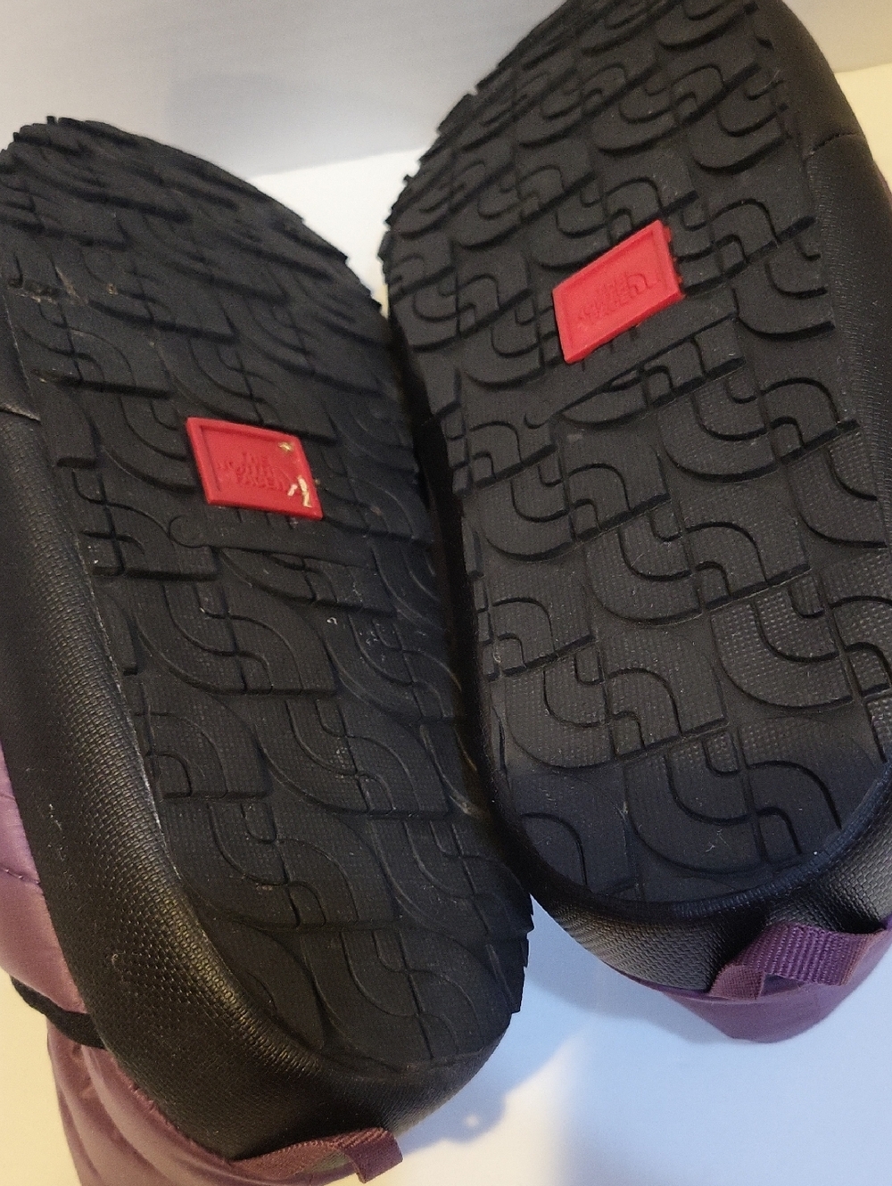 The North Face Women's Quilted Slip-On Slippers in Purple and Black Size 10 - Picture 8 of 8
